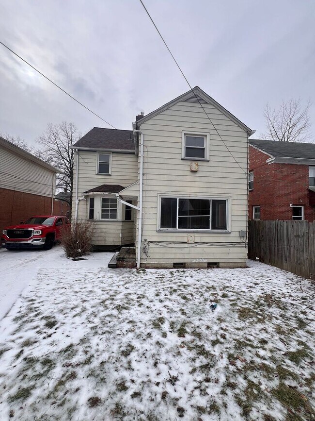3057 Livingston Rd in Cleveland, OH - Building Photo - Building Photo
