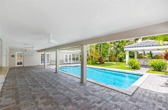 13820 SW 82nd Ave in Palmetto Bay, FL - Building Photo - Building Photo