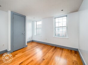 226 Troutman St, Unit 5M in Brooklyn, NY - Foto de edificio - Building Photo