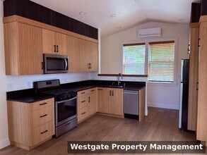 220 Payran St in Petaluma, CA - Building Photo - Building Photo