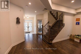 81 Crown Victoria Dr in Brampton, ON - Building Photo - Building Photo