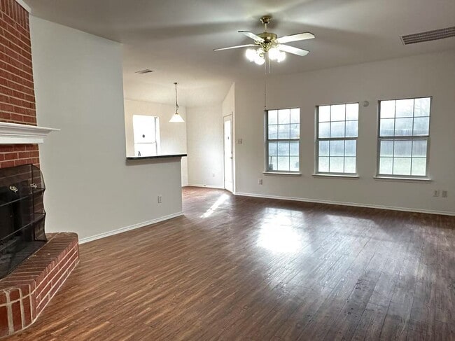 5435 Dove Dr in Dallas, TX - Building Photo - Building Photo