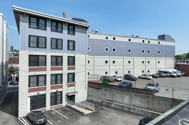24 Mount Vernon Apartments in Lynn, MA - Foto de edificio - Building Photo