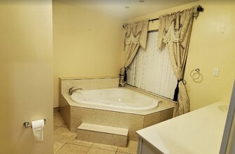 2076 E Bond Dr in West Palm Beach, FL - Building Photo - Building Photo
