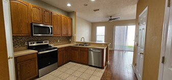 8743 Abbey Ln in Largo, FL - Building Photo