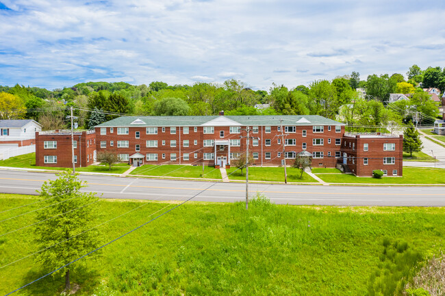 College View Apartments in Greensburg, PA - Building Photo - Building Photo