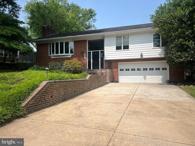 property at 1446 Colleen Ln