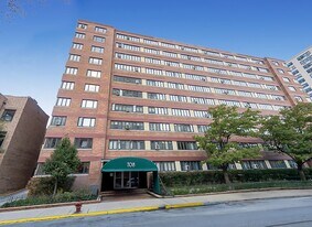 708 W Bittersweet Pl, Unit 212 in Chicago, IL - Building Photo