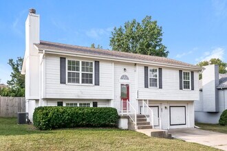 3026 SW Shadow Brook Dr in Blue Springs, MO - Building Photo - Building Photo