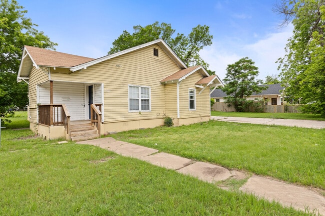 property at 2000 Windsor Ave