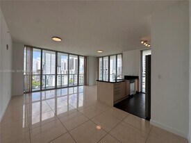 1111 SW 1st Ave in Miami, FL - Building Photo
