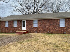 4 Susan Cv in Jackson, TN - Building Photo