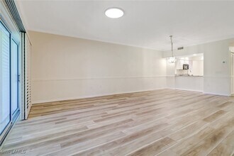 512 Sugar Pine Ln in Naples, FL - Foto de edificio - Building Photo