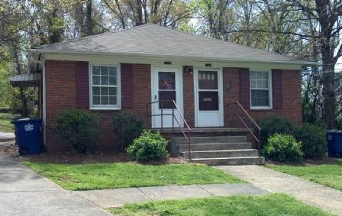 1122 W Academy St in Winston-Salem, NC - Building Photo