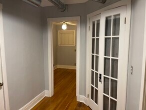 5442 S Cornell Ave, Unit 2S in Chicago, IL - Building Photo - Building Photo