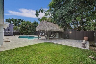 1910 N Hibiscus Dr in North Miami, FL - Building Photo - Building Photo