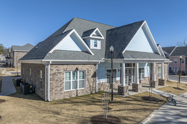 The Oaks at St. Anna's Park in Columbia, SC - Building Photo - Building Photo