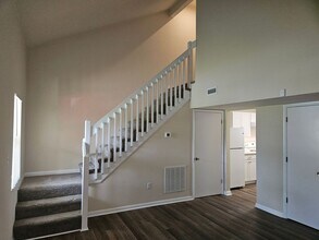 100 Diamond Ave-Unit -Unit B in Chesapeake, VA - Building Photo - Building Photo