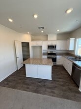 11015 Pasto Wy in Bakersfield, CA - Building Photo - Building Photo