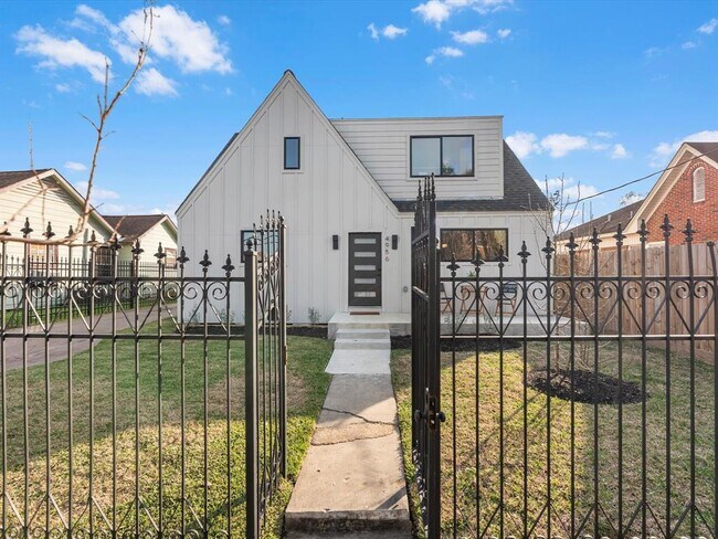 4956 Leeland St in Houston, TX - Building Photo - Building Photo