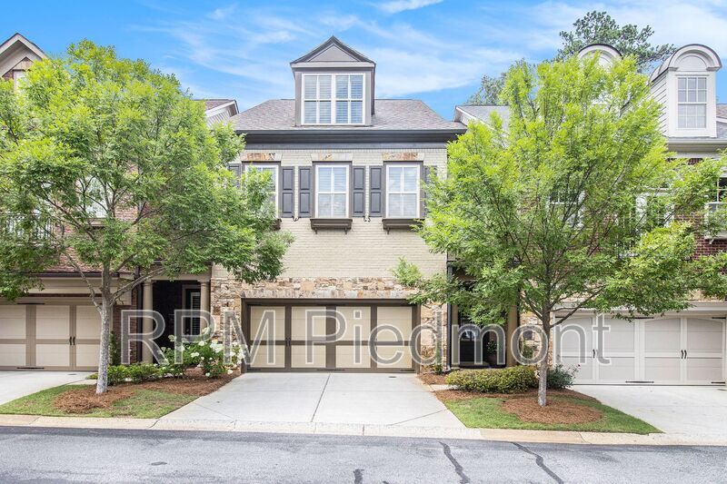 306 Nottaway Ln in Alpharetta, GA - Foto de edificio