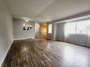 405 Willow Ct NW in Edmonton, AB - Building Photo - Building Photo