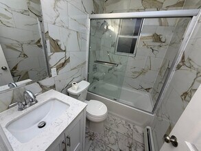 61-06 171st St in Queens, NY - Building Photo - Building Photo