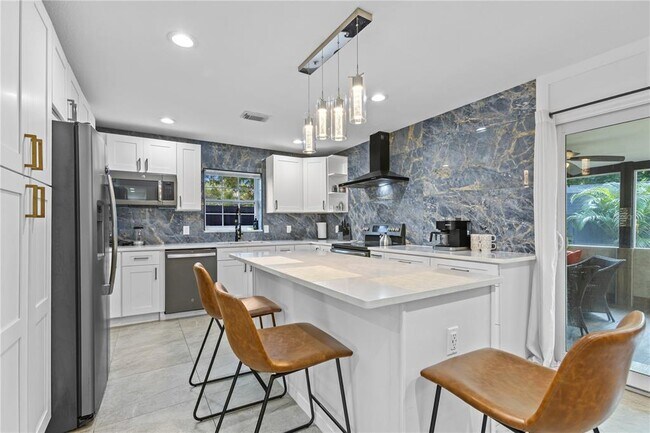 6822 S Wall St in Tampa, FL - Foto de edificio - Building Photo