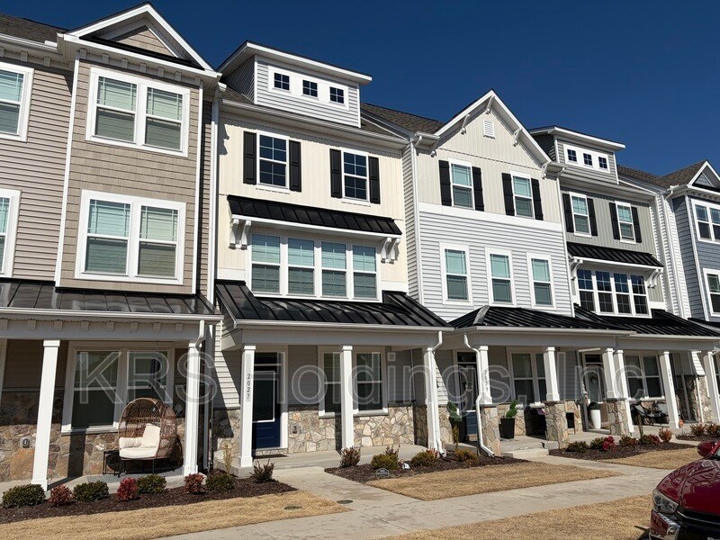 2027 Melbourne St in Newport News, VA - Building Photo