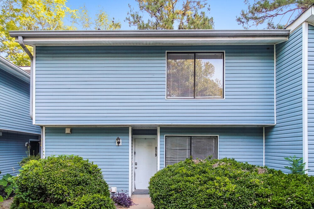 819 Park Villa Way in Jonesboro, GA - Building Photo