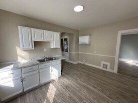 2904-2906-2906 N 27th St in Milwaukee, WI - Building Photo