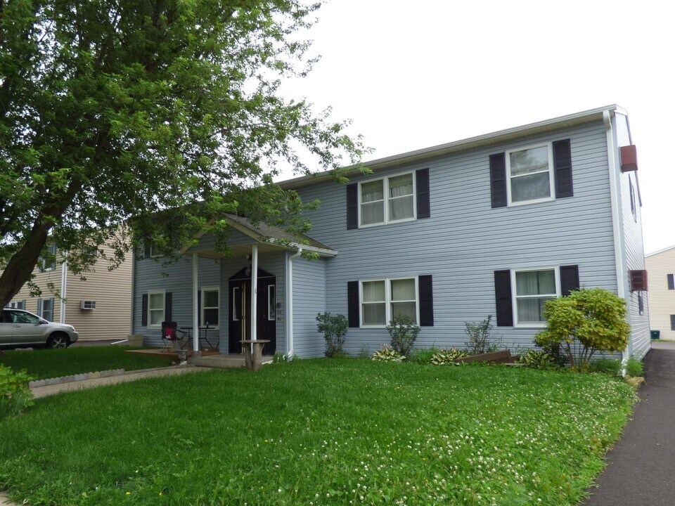 4733 14th Ave NW, Unit 4 in Rochester, MN - Building Photo