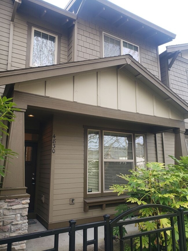 4830 NW Olivares Terrace in Portland, OR - Building Photo - Building Photo