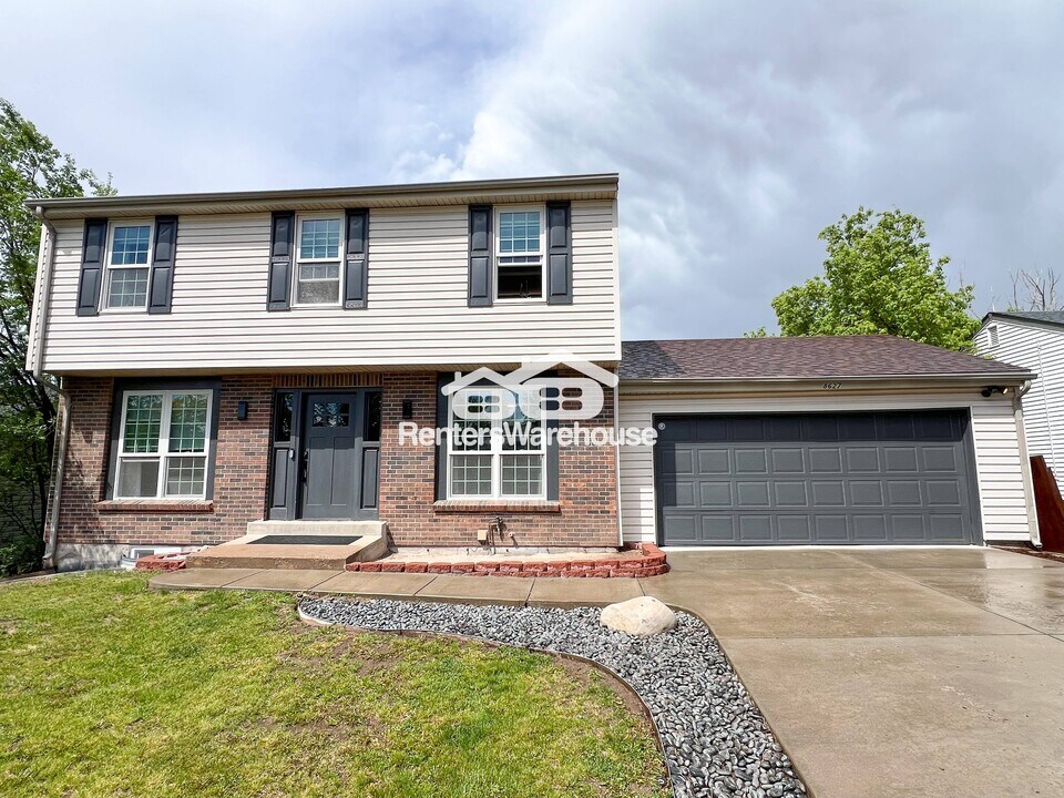 8627 W Fremont Pl in Littleton, CO - Building Photo