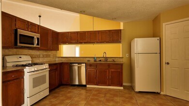 7003 Glen Rosa Dr in Katy, TX - Building Photo - Building Photo