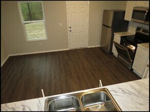 1935 Auburn Hills Dr in Benton, AR - Foto de edificio - Building Photo