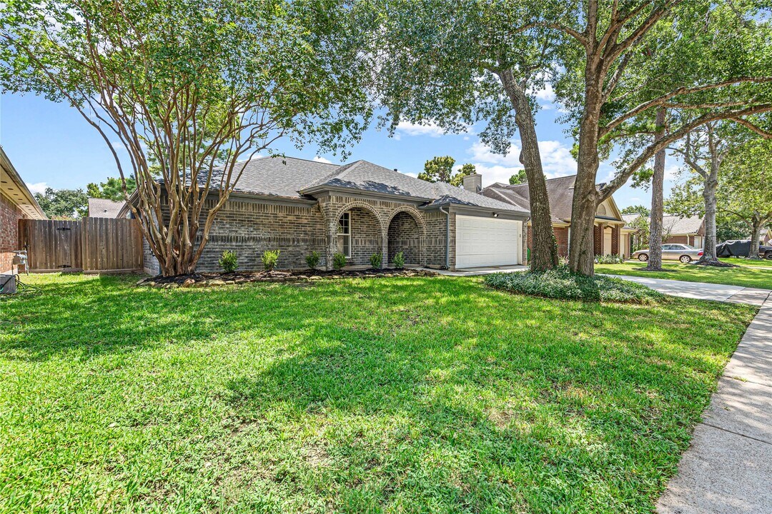 7726 Gablepoint Dr in Houston, TX - Building Photo