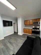 301 Maple St, Unit 1B in Syracuse, NY - Building Photo - Building Photo