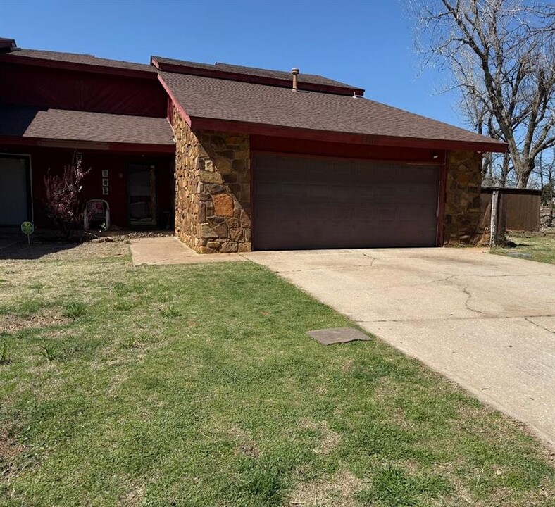 7407 Kings Manor Ct in Oklahoma City, OK - Building Photo