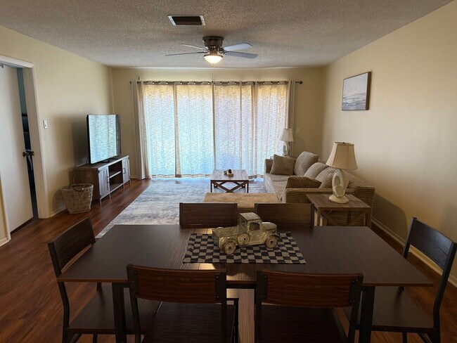 8513 Dominican Ct in Ft. Myers, FL - Foto de edificio - Building Photo