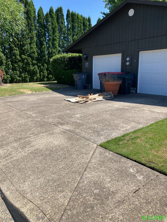 1920 NE Hembree St in McMinnville, OR - Building Photo