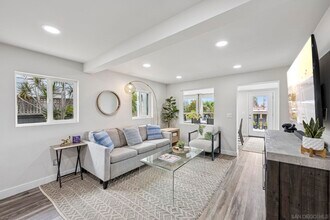 215 N Granados Ave in Solana Beach, CA - Building Photo - Building Photo