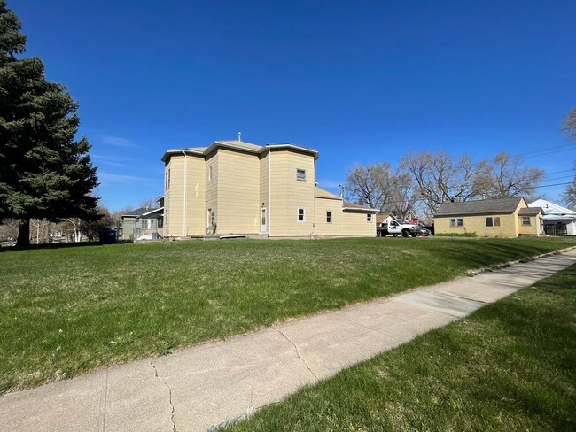 property at 420 E 6th Ave