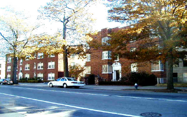 1555 Beacon St in Brookline, MA - Building Photo - Building Photo