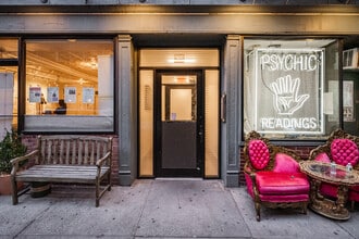 35 Bedford St in New York, NY - Foto de edificio - Building Photo