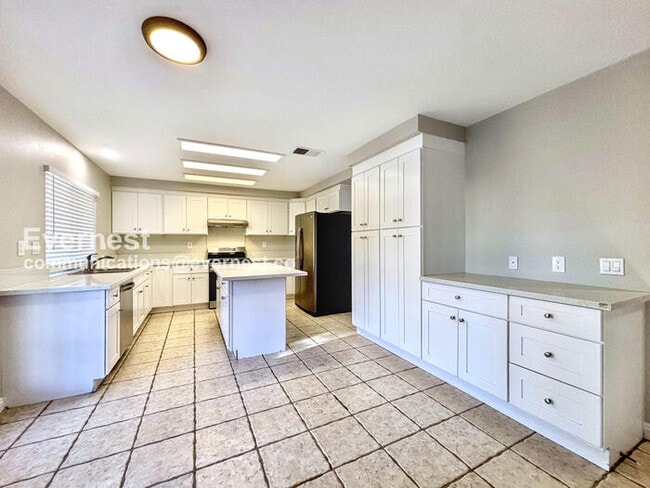 2155 Begley Cir in Corona, CA - Building Photo - Building Photo