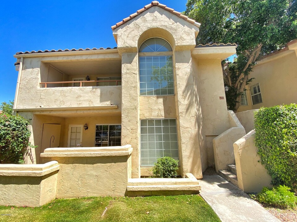 1333 E Morten Ave-Unit -234 in Phoenix, AZ - Building Photo
