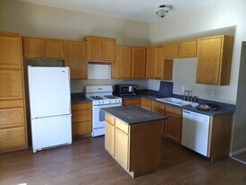 1122 Bird St, Unit A in Miami, AZ - Building Photo