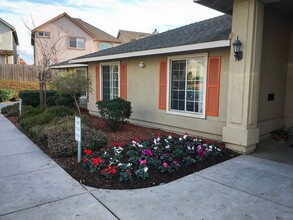 Nantucket Bay Apartments in Salinas, CA - Building Photo - Building Photo