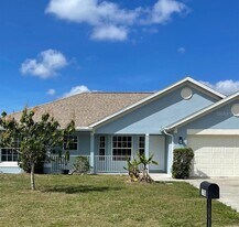 1708 Blue Lake Cir in Punta Gorda, FL - Building Photo